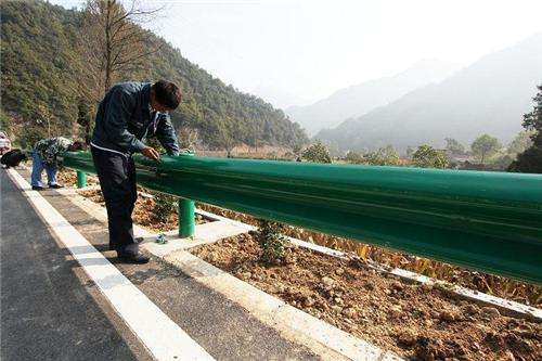 影響公路波形護欄板穩固性的因素有哪些？